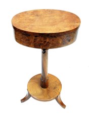 Tischchen - Nussbaum - Biedermeier  - Antik - Möbel - Antiquitäten